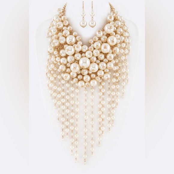 🎉Free Earrings 🎊 Luxe Cream Long Bib Freshwater Pearl Statement Necklace - Picture 2 of 4